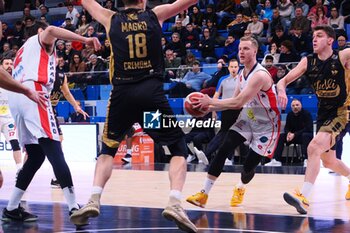 2024-01-13 - Andrea Amato (Wegreenit Urania Basket Milano) thwarted by Daniele Magro (Ferraroni Juvi Cremona) - WEGREENIT URANIA MILANO VS FERRARONI JUVI CREMONA - ITALIAN SERIE A2 - BASKETBALL