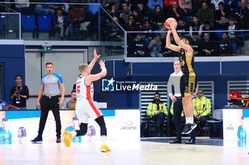 2024-01-13 - Antonino Sabatino (Ferraroni Juvi Cremona) 3 points shoot thwarted by Andrea Amato (Wegreenit Urania Basket Milano) - WEGREENIT URANIA MILANO VS FERRARONI JUVI CREMONA - ITALIAN SERIE A2 - BASKETBALL