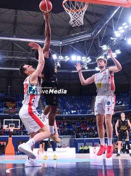 2024-01-13 - Vincent Shahid (Ferraroni Juvi Cremona) & Ion Lupusor (Wegreenit Urania Basket Milano) - WEGREENIT URANIA MILANO VS FERRARONI JUVI CREMONA - ITALIAN SERIE A2 - BASKETBALL
