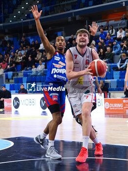 2024-02-04 - Ion Lupusor (Wegreenit Urania Basket Milano) & C.J. Kelly (Novipiu Monferrato Basket) - WEGREENIT URANIA MILANO VS NOVIPIù MONFERRATO BASKET - ITALIAN SERIE A2 - BASKETBALL