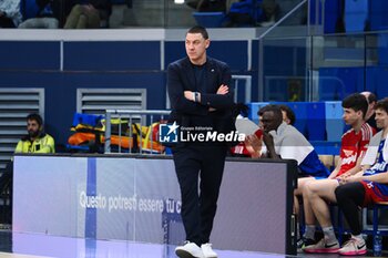 2024-02-04 - Fabio Di Bella, head coach Novipiu Monferrato Basket - WEGREENIT URANIA MILANO VS NOVIPIù MONFERRATO BASKET - ITALIAN SERIE A2 - BASKETBALL