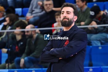 2024-02-04 - Davide Villa, coach Wegreenit Urania Basket Milano - WEGREENIT URANIA MILANO VS NOVIPIù MONFERRATO BASKET - ITALIAN SERIE A2 - BASKETBALL