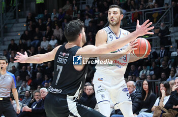 2024-01-06 - Riccardo Bolpin (Fortitudo Flats Services Bologna) thwarted by Lorenzo Caroti (Apu Udine) during the italian basketball LBN A2 series championship match Fortitudo Flats Services Bologna Vs Apu Old Wild West Udine - Bologna, Italy, January 06, 2024 at Paladozza sports hall - Photo: Michele Nucci - FORTITUDO BOLOGNA VS UDINE - ITALIAN SERIE A2 - BASKETBALL