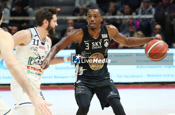 2024-01-06 - Jason Clark (Apu Udine) during the italian basketball LBN A2 series championship match Fortitudo Flats Services Bologna Vs Apu Old Wild West Udine - Bologna, Italy, January 06, 2024 at Paladozza sports hall - Photo: Michele Nucci - FORTITUDO BOLOGNA VS UDINE - ITALIAN SERIE A2 - BASKETBALL