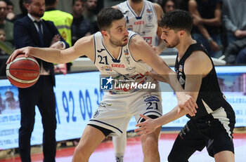 2024-01-06 - Matteo Fantinelli (Fortitudo Flats Services Bologna) thwarted by Lorenzo Caroti (Apu Udine) during the italian basketball LBN A2 series championship match Fortitudo Flats Services Bologna Vs Apu Old Wild West Udine - Bologna, Italy, January 06, 2024 at Paladozza sports hall - Photo: Michele Nucci - FORTITUDO BOLOGNA VS UDINE - ITALIAN SERIE A2 - BASKETBALL