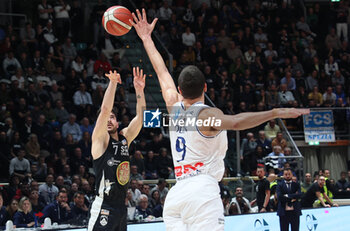 2024-01-06 - Lorenzo Caroti (Apu Udine) thwarted by Riccardo Bolpin (Fortitudo Flats Services Bologna) during the italian basketball LBN A2 series championship match Fortitudo Flats Services Bologna Vs Apu Old Wild West Udine - Bologna, Italy, January 06, 2024 at Paladozza sports hall - Photo: Michele Nucci - FORTITUDO BOLOGNA VS UDINE - ITALIAN SERIE A2 - BASKETBALL