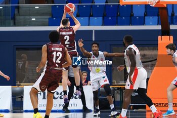 2024-02-15 - Matteo Parravicini (HDL Nardo Basket) thwarted by Gerard Beverly (Wegreenit Urania Basket Milano) - WEGREENIT URANIA MILANO VS HDL NARDò BASKET - ITALIAN SERIE A2 - BASKETBALL