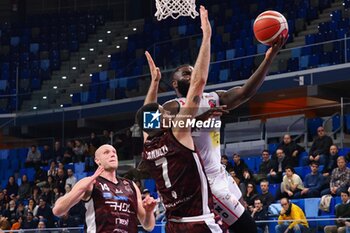 2024-02-15 - Giddy Potts (Wegreenit Urania Basket Milano) thwarted by Antonio Iannuzzi (HDL Nardo Basket) - WEGREENIT URANIA MILANO VS HDL NARDò BASKET - ITALIAN SERIE A2 - BASKETBALL