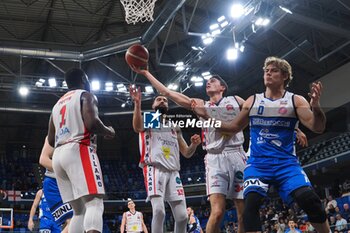 2024-03-02 - Matteo Cavallero (Wegreenit Urania Basket Milano) & Donzelli (Agribertocchi Orzinuovi Basket) - WEGREENIT URANIA MILANO VS AGRIBERTOCCHI ORZINUOVI - ITALIAN SERIE A2 - BASKETBALL