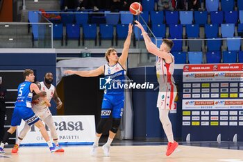 2024-03-02 - Ion Lupusor (Wegreenit Urania Basket Milano) thwarted by Donzelli (Agribertocchi Orzinuovi Basket) - WEGREENIT URANIA MILANO VS AGRIBERTOCCHI ORZINUOVI - ITALIAN SERIE A2 - BASKETBALL