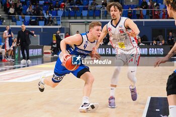 2024-03-02 - Paul Jorgensen (Agribertocchi Orzinuovi Basket) & Matteo Montano (Urania Milano) - WEGREENIT URANIA MILANO VS AGRIBERTOCCHI ORZINUOVI - ITALIAN SERIE A2 - BASKETBALL