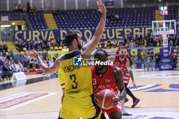 2024-04-08 - #3 Simon Anumba (Riviera Banca Basket Rimini) - REALE MUTUA BASKET TORINO VS RIVIERABANCA BASKET RIMINI - ITALIAN SERIE A2 - BASKETBALL
