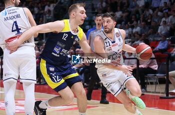 2024-04-14 - Matteo Fantinelli (Fortitudo) (L) in action thwarted by Federico Poser (Torino) during the italian basketball LBN A2 series championship match Fortitudo Flats Services Bologna Vs Reale Mutua Torino - Bologna, Italy, April 14, 2024 at Paladozza sports hall - Photo: Michele Nucci - FORTITUDO BOLOGNA VS TORINO - ITALIAN SERIE A2 - BASKETBALL