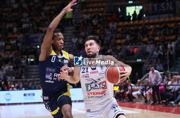 14/04/2024 - Matteo Fantinelli (Fortitudo) (R) in action thwarted by Keondre Kennedy (Torino) during the italian basketball LBN A2 series championship match Fortitudo Flats Services Bologna Vs Reale Mutua Torino - Bologna, Italy, April 14, 2024 at Paladozza sports hall - Photo: Michele Nucci - FORTITUDO BOLOGNA VS TORINO - SERIE A2 - BASKET