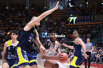 2024-04-14 - Mark Ogden (Fortitudo) in action thwarted by Marco Cusin (Torino) during the italian basketball LBN A2 series championship match Fortitudo Flats Services Bologna Vs Reale Mutua Torino - Bologna, Italy, April 14, 2024 at Paladozza sports hall - Photo: Michele Nucci - FORTITUDO BOLOGNA VS TORINO - ITALIAN SERIE A2 - BASKETBALL