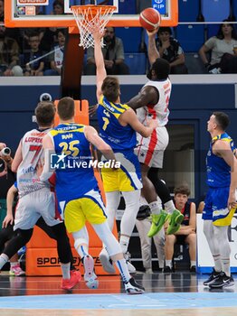 09/05/2024 - Giddy Potts (Wegreenit Urania Basket Milano) thwarted by Gajic - Scaligera Tezenis Verona - PLAYOFF - URANIA MILANO VS TEZENIS VERONA - SERIE A2 - BASKET