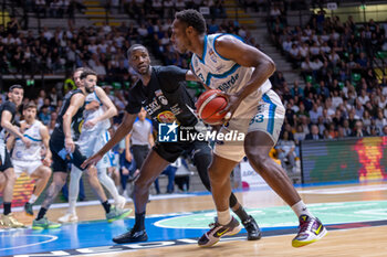 2024-05-21 - Solomon Young (Pallacanestro Cantu) during semifinal playoffs game2 of the italian A2 basketball championship between Acqua S. Bernardo Cantu vs Apu Old Wild West Udine at PalaFitLineDesio, Desio, Italy on Maj 21, 2024 - ACQUA S.BERNARDO CANTU VS APU OLD WILD WEST UDINE - ITALIAN SERIE A2 - BASKETBALL