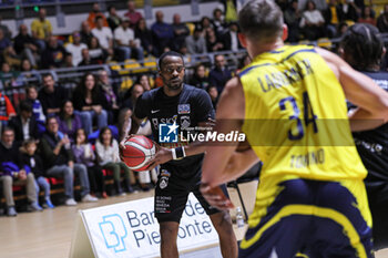 2024-10-06 - #8 Anthony Hichkey (Apu Old Wild West Udine) - REALE MUTUA TORINO VS APU UDINE - ITALIAN SERIE A2 - BASKETBALL