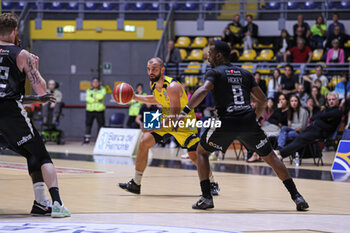 2024-10-06 - # 8 Matteo Schina (Reale Mutua Basket Torino) - REALE MUTUA TORINO VS APU UDINE - ITALIAN SERIE A2 - BASKETBALL