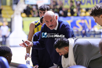 2024-10-06 - Matteo Boniciolli (head coach Reale Mutua Basket Torino) - REALE MUTUA TORINO VS APU UDINE - ITALIAN SERIE A2 - BASKETBALL