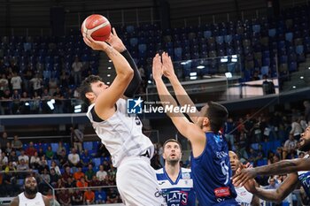 2024-09-29 - Alessandro Gentile (Wegreenit Urania Basket Milano) - WEGREENIT URANIA MILANO VS FLATS SERVICE FORTITUDO BOLOGNA - ITALIAN SERIE A2 - BASKETBALL