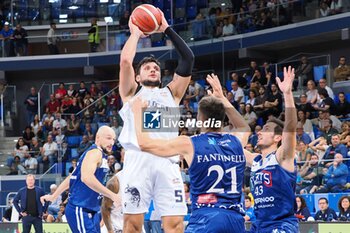 2024-09-29 - Alessandro Gentile (Wegreenit Urania Basket Milano) - WEGREENIT URANIA MILANO VS FLATS SERVICE FORTITUDO BOLOGNA - ITALIAN SERIE A2 - BASKETBALL