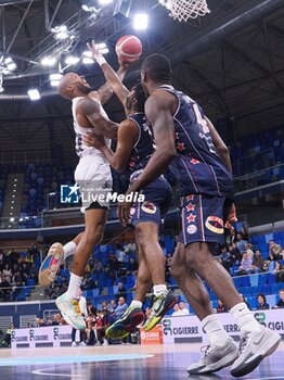 2024-10-05 - Ike Udanoh (Wegreenit Urania Basket Milano) - WEGREENIT URANIA MILANO VS UCC ASSIGECO PIACENZA - ITALIAN SERIE A2 - BASKETBALL