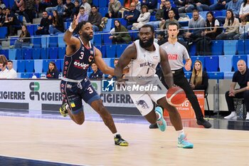 2024-10-05 - Giddy Potts (Wegreenit Urania Basket Milano) & Desonta Bradford (UCC Assigeco Piacenza) - WEGREENIT URANIA MILANO VS UCC ASSIGECO PIACENZA - ITALIAN SERIE A2 - BASKETBALL