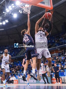 2024-10-05 - Alessandro Gentile (Wegreenit Urania Basket Milano) & Federico Bonacini (UCC Assigeco Piacenza) - WEGREENIT URANIA MILANO VS UCC ASSIGECO PIACENZA - ITALIAN SERIE A2 - BASKETBALL