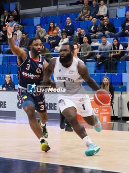 2024-10-05 - Giddy Potts (Wegreenit Urania Basket Milano) & Desonta Bradford (UCC Assigeco Piacenza) - WEGREENIT URANIA MILANO VS UCC ASSIGECO PIACENZA - ITALIAN SERIE A2 - BASKETBALL