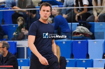 2024-10-05 - Marco Cardani, head coach Wegreenit Urania Basket Milano - WEGREENIT URANIA MILANO VS UCC ASSIGECO PIACENZA - ITALIAN SERIE A2 - BASKETBALL