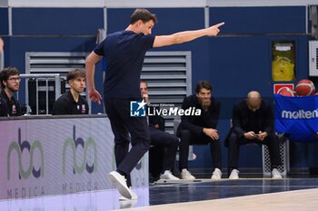 2024-10-16 - Marco Cardani, head coach Wegreenit Urania Basket Milano - WEGREENIT URANIA MILANO VS REAL SEBASTIANI RIETI - ITALIAN SERIE A2 - BASKETBALL