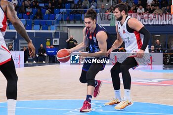 2024-10-16 - Giorgio Piunti (Real Sebastiani Rieti) thwarted by Alessandro Gentile (Wegreenit Urania Basket Milano) - WEGREENIT URANIA MILANO VS REAL SEBASTIANI RIETI - ITALIAN SERIE A2 - BASKETBALL