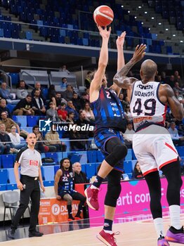 2024-10-16 - Giorgio Piunti (Real Sebastiani Rieti) thwarted by Ike Udanoh (Wegreenit Urania Basket Milano) - WEGREENIT URANIA MILANO VS REAL SEBASTIANI RIETI - ITALIAN SERIE A2 - BASKETBALL