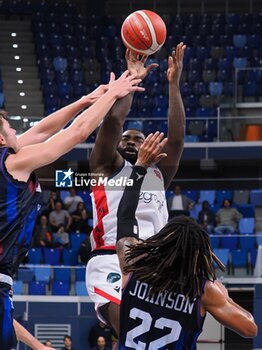 2024-10-16 - Giddy Potts (Wegreenit Urania Basket Milano) thwarted by Jaaziel Johnson (Real Sebastiani Rieti) - WEGREENIT URANIA MILANO VS REAL SEBASTIANI RIETI - ITALIAN SERIE A2 - BASKETBALL