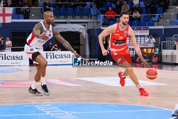 2024-11-23 - Raphael Gaspardo (Unieuro Forli) & Ike Udanoh (Wegreenit Urania Basket Milano) - WEGREENIT URANIA MILANO VS UNIEURO FORLì - ITALIAN SERIE A2 - BASKETBALL