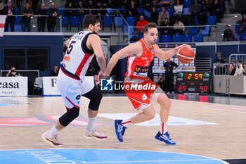 2024-11-23 - Toni Perkovic (Unieuro Forli) & Alessandro Gentile (Wegreenit Urania Basket Milano) - WEGREENIT URANIA MILANO VS UNIEURO FORLì - ITALIAN SERIE A2 - BASKETBALL