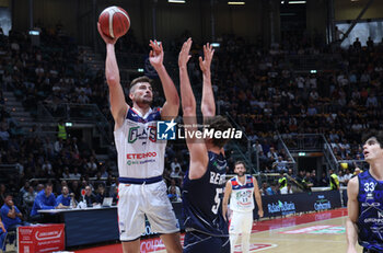 2024-10-09 - Leonardo Battistini (Fortitudo) in action thwarted by Alessandro Bertini (Orzinuovi) during the italian basketball LBN A2 series championship match Fortitudo Flats Services Bologna Vs Agribertocchi Orzinuovi - Bologna, Italy, October 09, 2024 at Paladozza sports hall - Photo: Michele Nucci - FORTITUDO BOLOGNA VS ORZINUOVI  - ITALIAN SERIE A2 - BASKETBALL