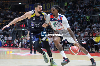 2024-11-10 - Kenny Gabriel (Fortitudo) (R) in action thwarted by Aristide Landi (Torino) during the italian basketball LBN A2 series championship match Fortitudo Flats Services Bologna Vs Reale Mutua Torino at Paladozza sports hall. Bologna, Italy, November 10, 2024 - Photo: Michele Nucci - FORTITUDO BOLOGNA VS BASKET TORINO - ITALIAN SERIE A2 - BASKETBALL