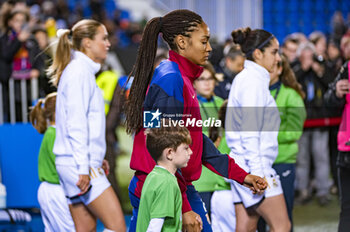 2024-01-17 - Salma Paralluelo of Barcelona seen entering in the field before the women football match valid for the semi final of the Spanish Supercopa tournament between Barcelona and Real Madrid played at Estadio Butarque in Leganes, Spain. - BARCELONA VS REAL MADRID - OTHER - SOCCER