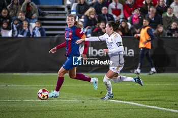 2024-01-17 - Patri Guijarro (L) of Barcelona seen in action with the ball against Ivana Andres (R) of Real Madrid during the women football match valid for the semi final of the Spanish Supercopa tournament between Barcelona and Real Madrid played at Estadio Butarque in Leganes, Spain. - BARCELONA VS REAL MADRID - OTHER - SOCCER
