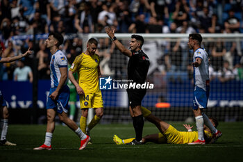 2024-04-21 - The referee gestures during a La Liga Hypermotion match between RCD Espanyol and FC Andorra at Stage Front Stadium, in Barcelona, ,Spain on April 21, 2024. Photo by Felipe Mondino - RCD ESPANYOL - FC ANDORRA - OTHER - SOCCER