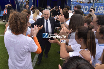 2024-05-19 - Claudio Lotito - President of SS Lazio - celebrating with Lazio Women's players after the match - SERIE B - LAZIO WOMEN VS PARMA - OTHER - SOCCER