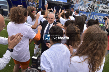 2024-05-19 - Claudio Lotito - President of SS Lazio - celebrating with Lazio Women's players after the match - SERIE B - LAZIO WOMEN VS PARMA - OTHER - SOCCER