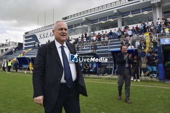 2024-05-19 - Claudio Lotito - President of SS Lazio - celebrating with Lazio Women's players after the match - SERIE B - LAZIO WOMEN VS PARMA - OTHER - SOCCER