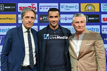 2024-06-25 - ACF Fiorentina's general director Alessandro Ferrari, ACF Fiorentina's coach Raffaele Palladino and ACF Fiorentina's sporting director Daniele Prade - PRESENTATION OF ACF FIORENTINA'S NEW HEAD COACH RAFFAELE PALLADINO - OTHER - SOCCER