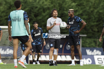 2024-07-12 - Napoli’s Italian coach Antonio Conte gesticulate during SSC Napoli's 2024-25 preseason training camp in val di sole in Trentino, Dimaro Folgarida

 - SSC NAPOLI TRAINING - OTHER - SOCCER