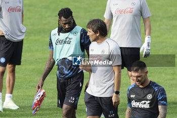 2024-07-12 - Napoli’s Italian coach Antonio Conte and Napoli's Cameroonian midfielder Andre Frank Zambo Anguissa during SSC Napoli's 2024-25 preseason training camp in val di sole in Trentino, Dimaro Folgarida

 - SSC NAPOLI TRAINING - OTHER - SOCCER