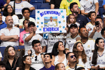 2024-07-27 - Real Madrid fans seen during the presentation of Endrick Felipe as new player of Real Madrid at Estadio Santiago Bernabeu on July 27, 2024 in Madrid, Spain. - REAL MADRID UNVEILS NEW SIGNING ENDRICK - OTHER - SOCCER