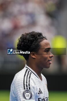 2024-07-27 - Endrick Felipe Moreira de Sousa with Real Madrid jersey seen smiling during his presentation at Estadio Santiago Bernabeu on July 27, 2024 in Madrid, Spain. - REAL MADRID UNVEILS NEW SIGNING ENDRICK - OTHER - SOCCER